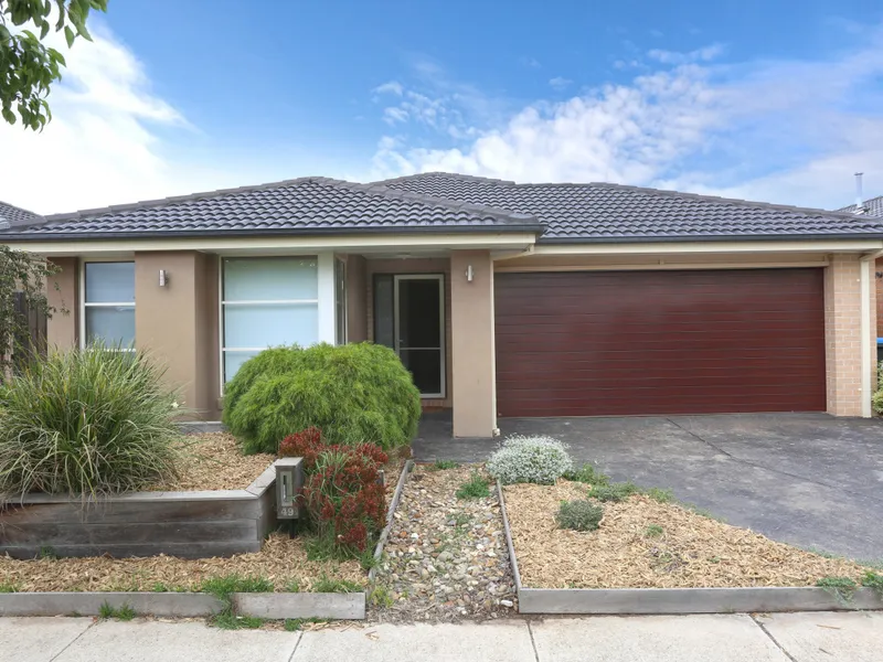 Family Home in the Heart of Point Cook!
