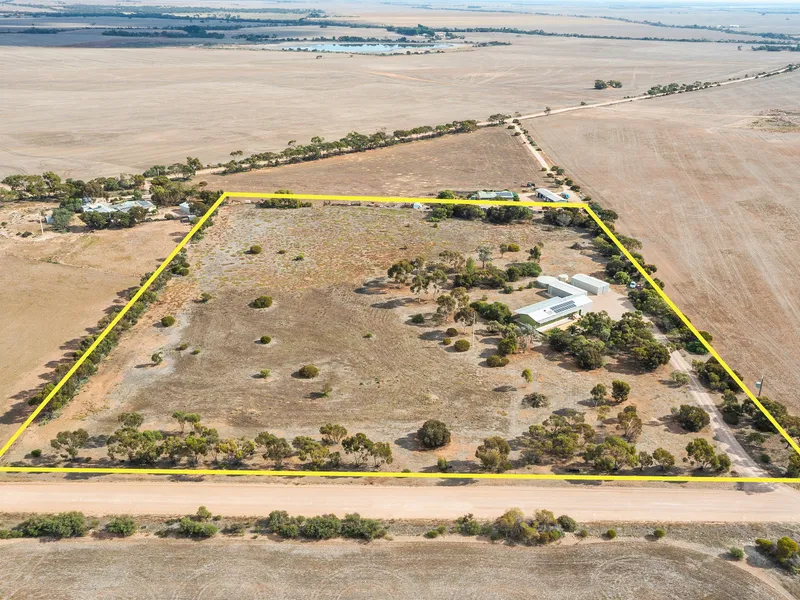 Secluded rural Property on 3.6 hectares Solar Power