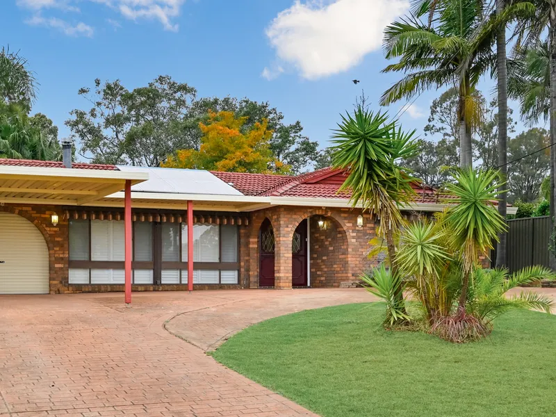 Private family home, quiet cul-de-sac location, approx 990sqm block