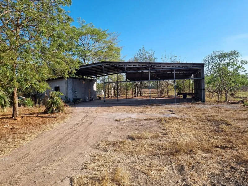 5 acre block with huge shed and 2 bedroom donga in Herbert