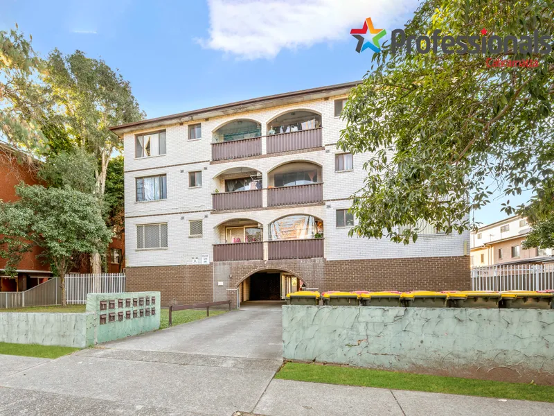 3 BEDROOMS UNIT | Walking Distance to SHOPS