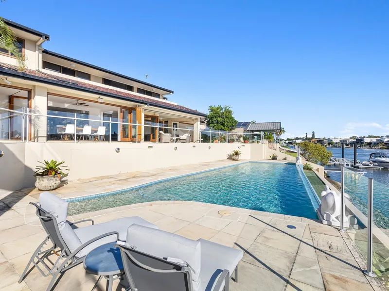 LUXURY RESIDENCE ON MAIN RIVER WITH PANORAMIC VIEWS