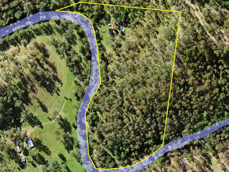 ESCAPE TO YOUR OWN PRIVATE OASIS - 24 ACRES OF TRANQUILITY, A RUNNING CREEK AND MULTIPLE ACCOMMODATION OPTIONS!