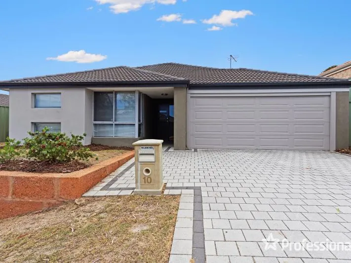 LARGE FAMILY HOME CLOSE TO ALL AMENITIES