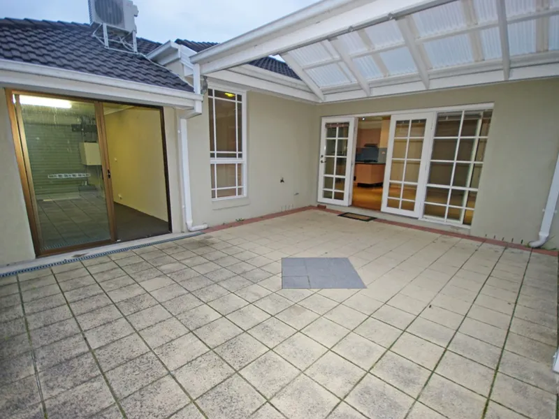 SPACIOUS SINGLE LEVEL TOWNHOUSE