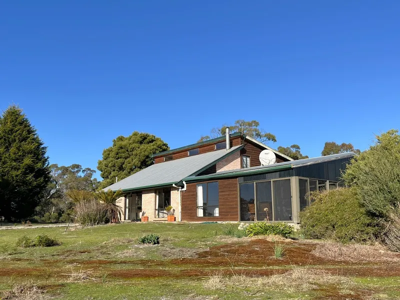 Make your rural dream home a reality - only 10 minutes from Bridport