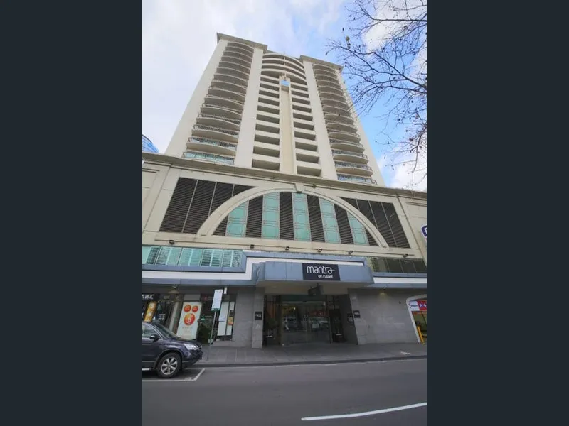 Spacious 2 Bedroom Apartment In Mantra on Russell
