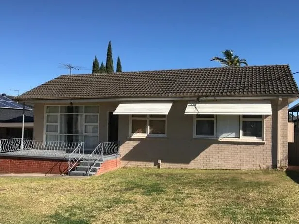 COSY HOME IN PERFECT LOCATION!