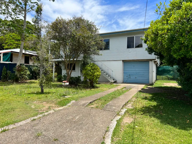 Highset Family home - Freshly Painted, New Large AC, Close to all!