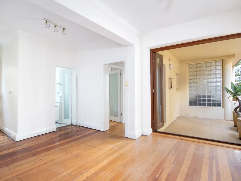 Modern one bedder on the water!