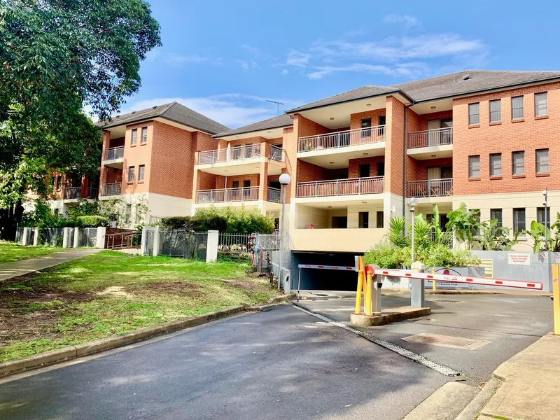 Spacious Two Bedroom Apartment In Quiet Cul-de-Sac
