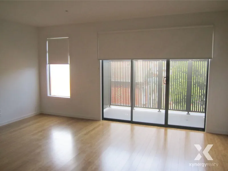 SPACIOUS TOWNHOUSE- 2 BEDROOMS AND 2 BATHROOMS