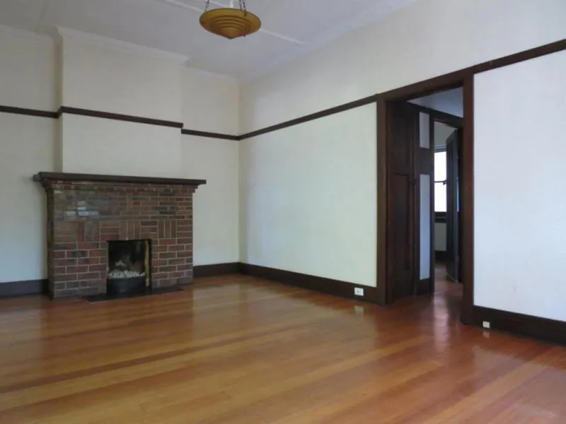 FANTASTIC HOUSE LOCATED CLOSE TO TRANSPORT!