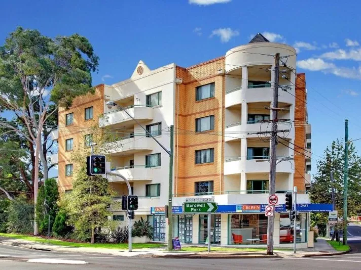 LARGE 3 BEDROOM UNIT