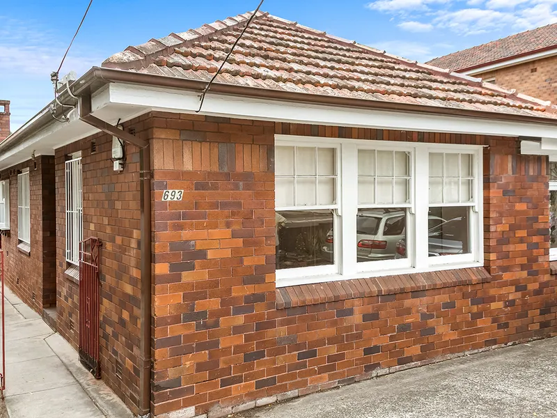 Freshly painted 3 Bedroom Semi Detached House