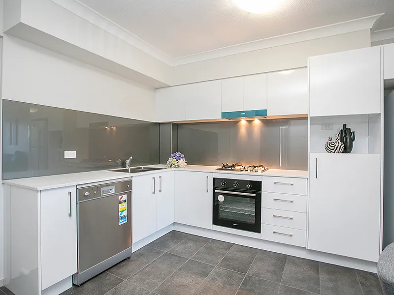Spacious, modern 2 bedrooms apartment in heart of Chermside