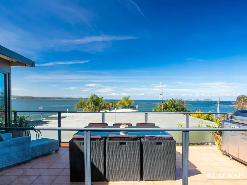 IMPRESSIVE HOME WITH STUNNING OCEAN VIEWS