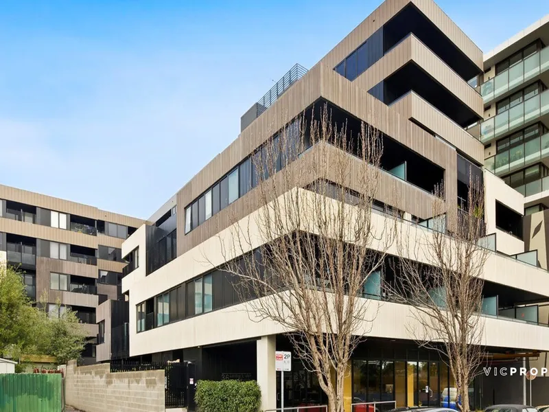 Perfectly Presented One Bedroom Apartment With One Car Park Space