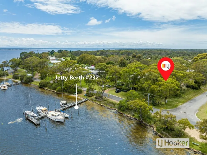 EXCEPTIONAL 1696M2 WATERFRONT RESERVE ALLOTMENT WITH JETTY BERTH