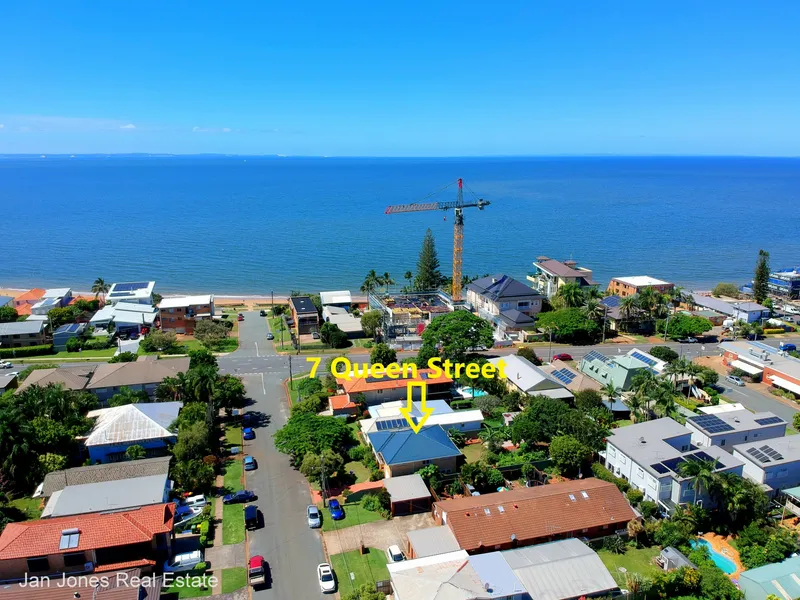 158 METRES TO THE SAND AND QUEENS BEACH