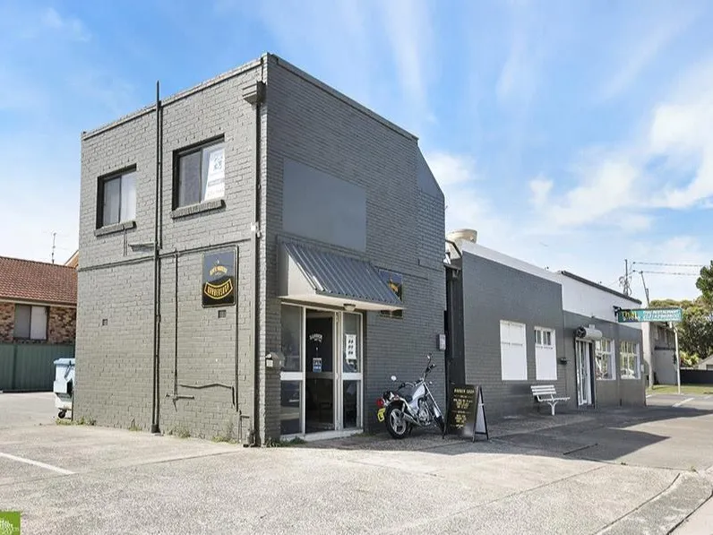 STUNNING 1 BEDROOM MODERN RENOVATED APARTMENT