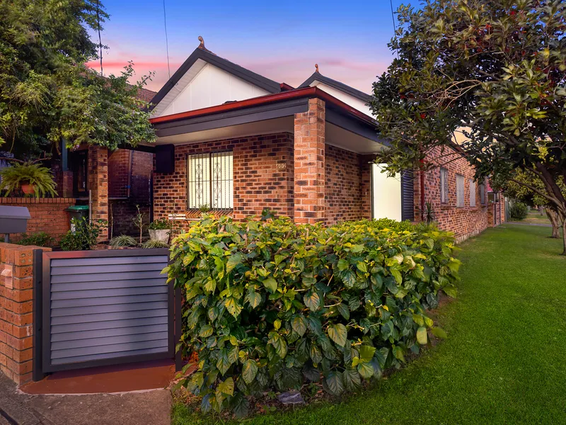 Updated and stylish home close to city transport links