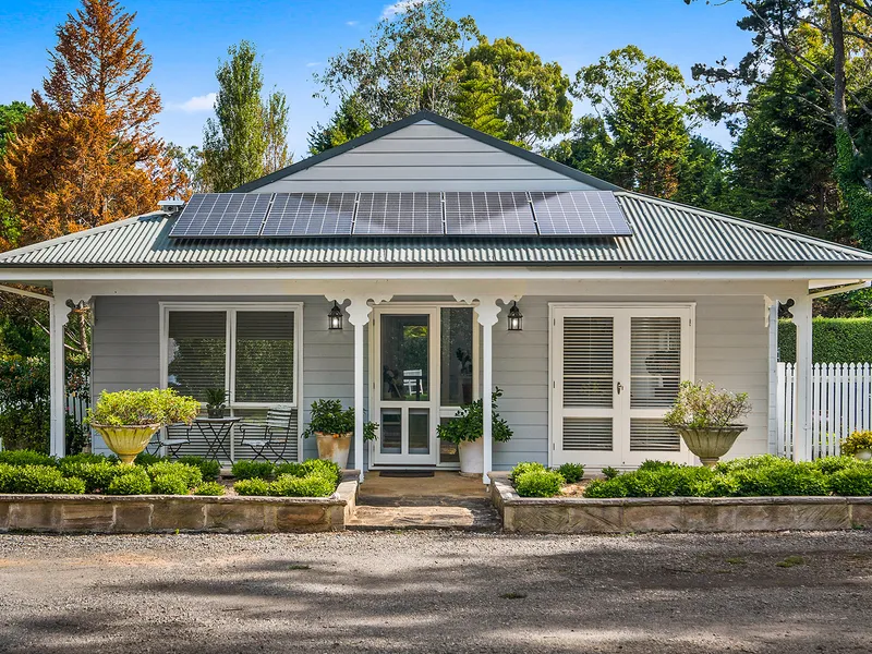 Irresistible Cottage Elegance, Picture Perfect in Every Way