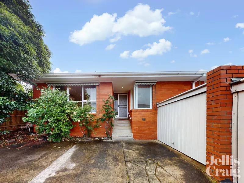 This superbly presented villa unit
