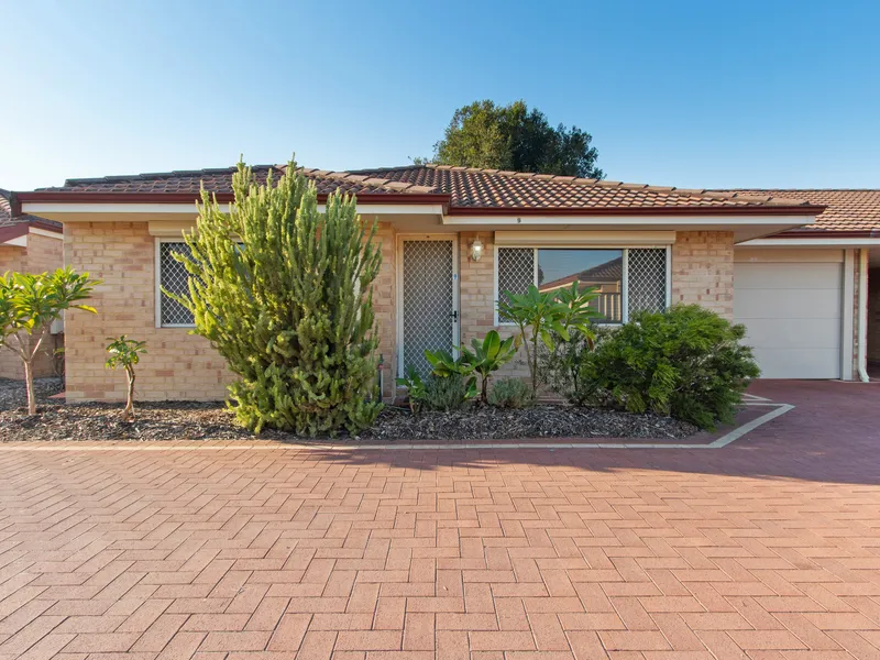 Spacious 3-Bedroom Villa in a Quiet Cul-de-sac - White Goods Included with Property!