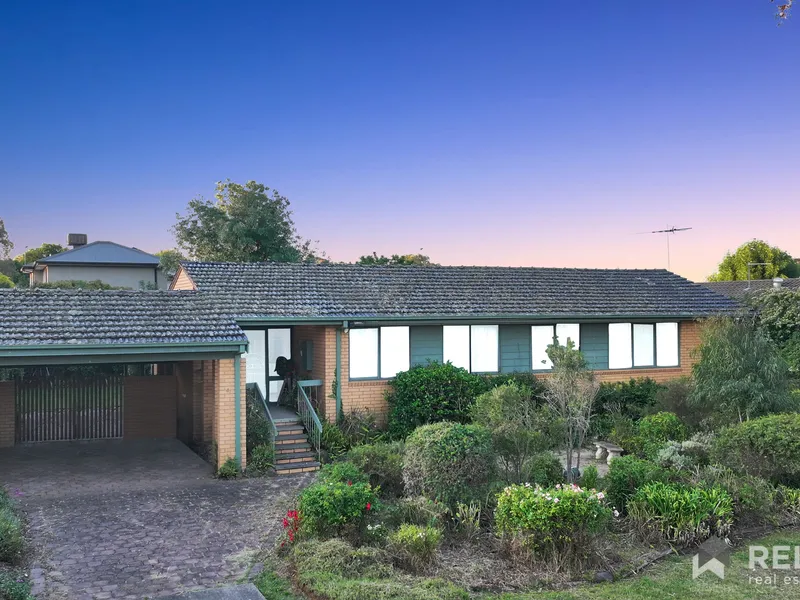 !!Charming Home Nestled Alongside Creek and Park!!