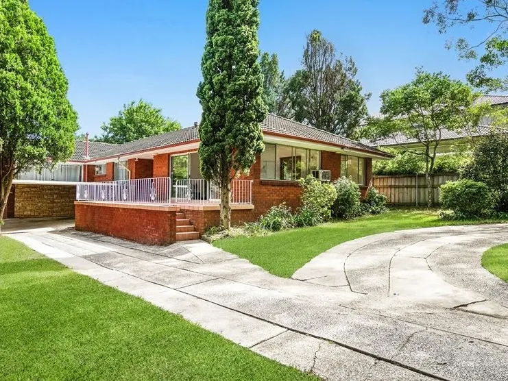 SUBSTANTIAL FULL BRICK HOME (NEAR ANDREW AVE) - WIDE FRONTAGE WITH CIRCULAR DRIVEWAY