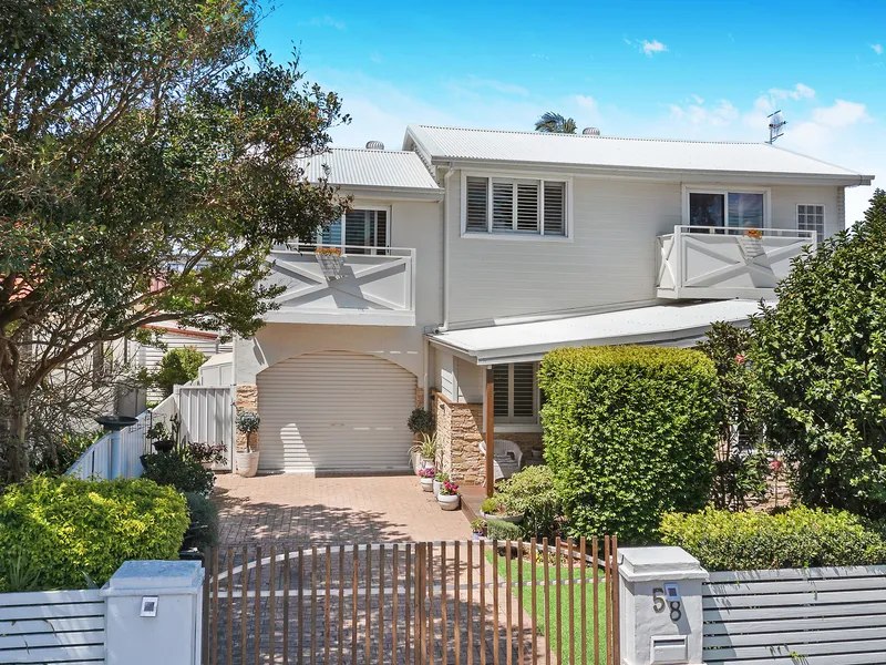 Expertly landscaped front/back garden and manicured lawn