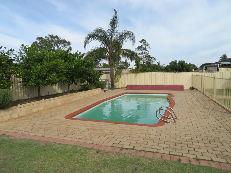 Pool + heaps of parking