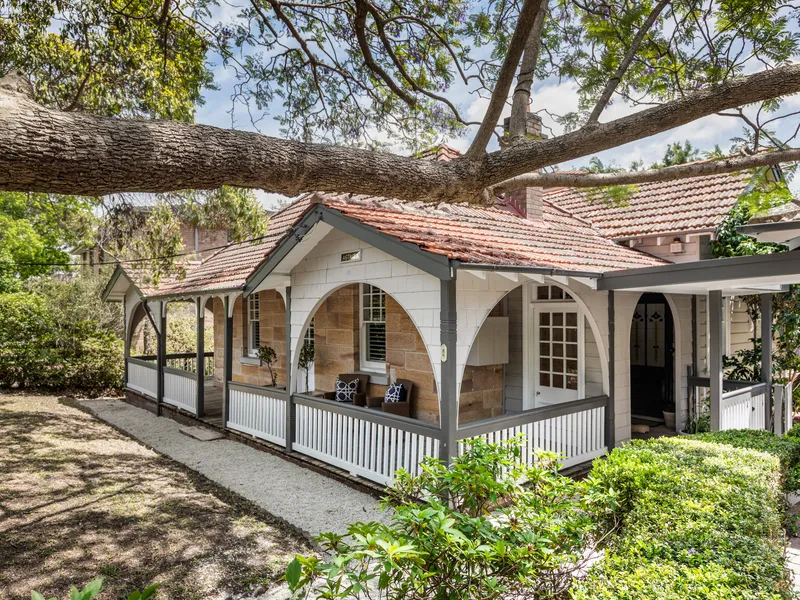 Renovated & extended sandstone home in a convenient Peninsula position