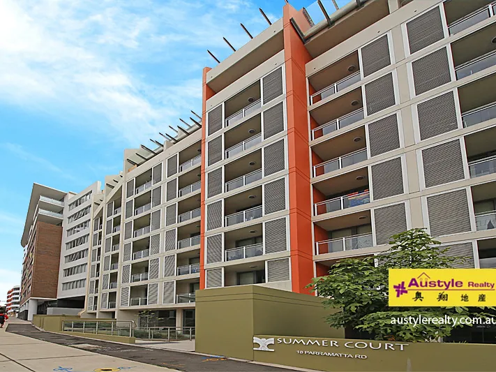 Huge one bedroom + Study room Apartment With 168 sqm And 2 Car Space! Ideal for 1st home buyer!