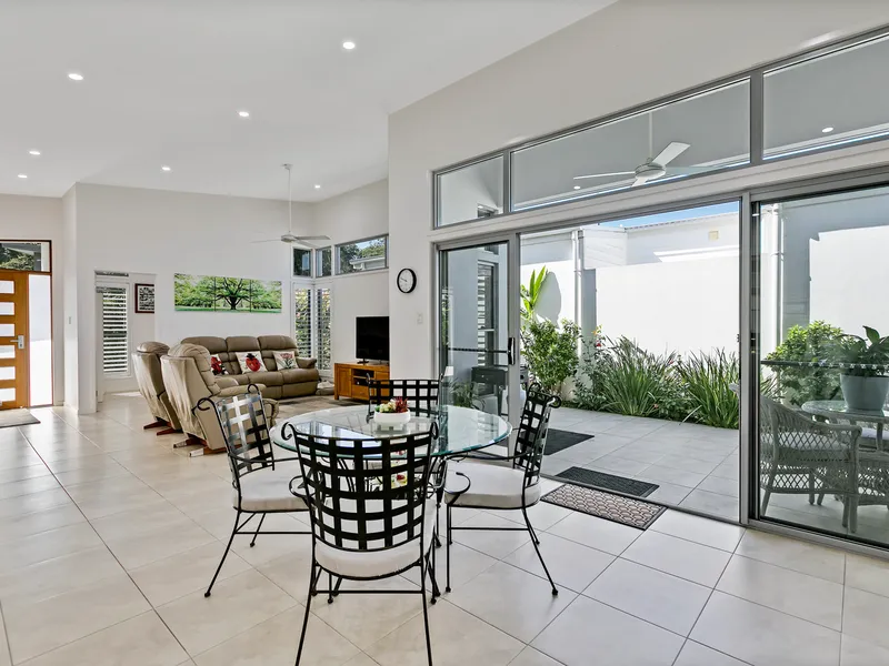 RESORT LIVING IN NATURES EDGE!