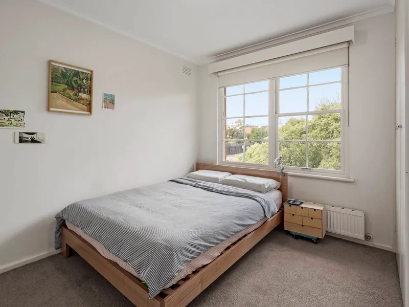 Unique Whole-Floor Bay-View Living!