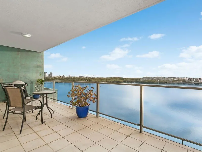 Stunning vistas, expansive living spaces