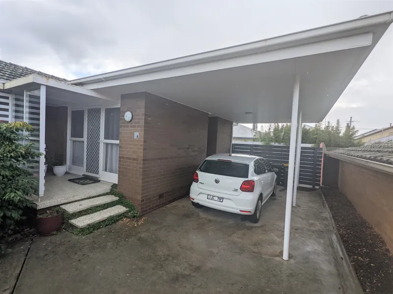 RENOVATED ONE BEDROOM UNIT WITH YARD