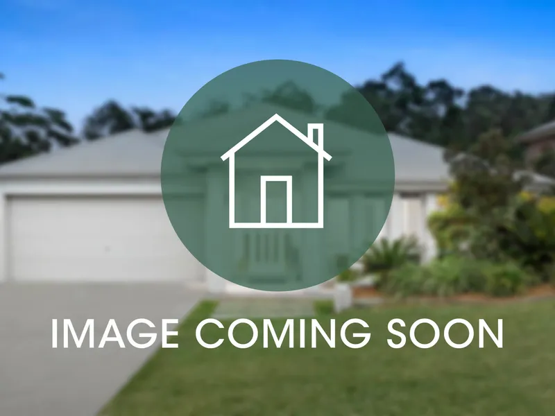 EXECUTIVE LOW MAINTENANCE FAMILY HOME