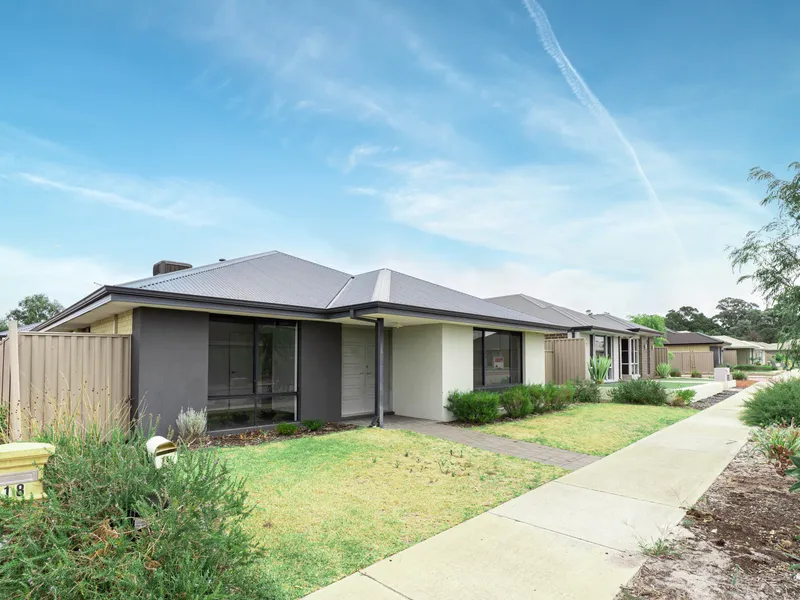 4 x 2 plus theatre modern family home