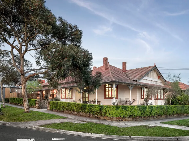 Enticing Edwardian Grandeur