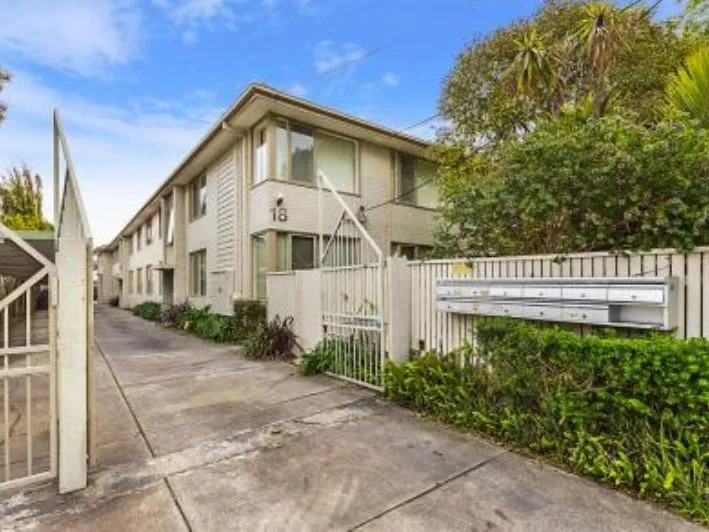 Renovated Two Bedroom Ground Floor Apartment