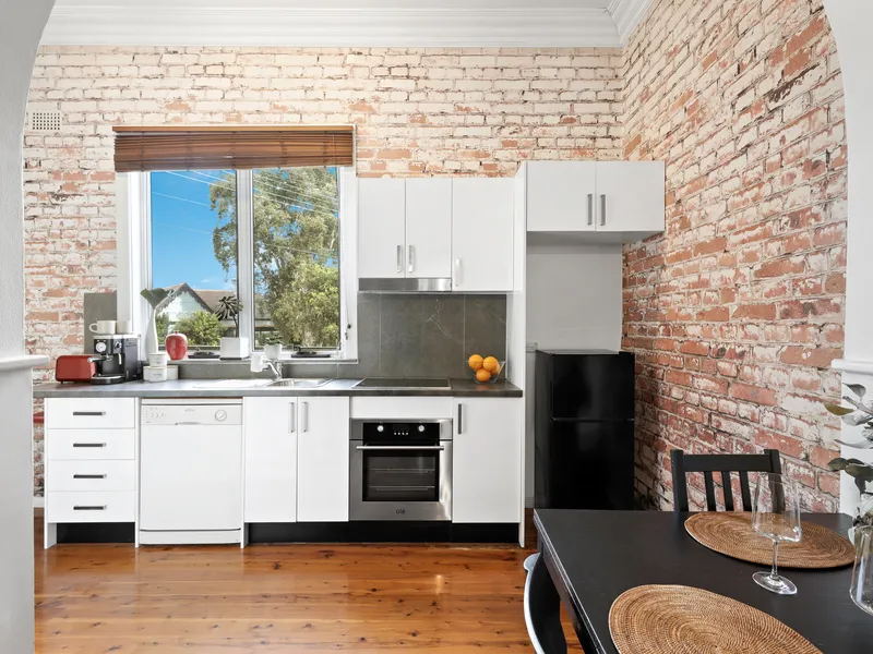 Captivating Stylishly Renovated Ground Floor Classic