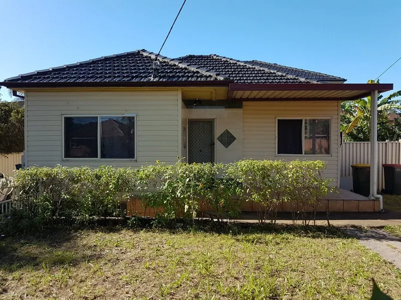 THREE BEDROOM HOME, WALKING DISTANCE TO TRAIN STATION!