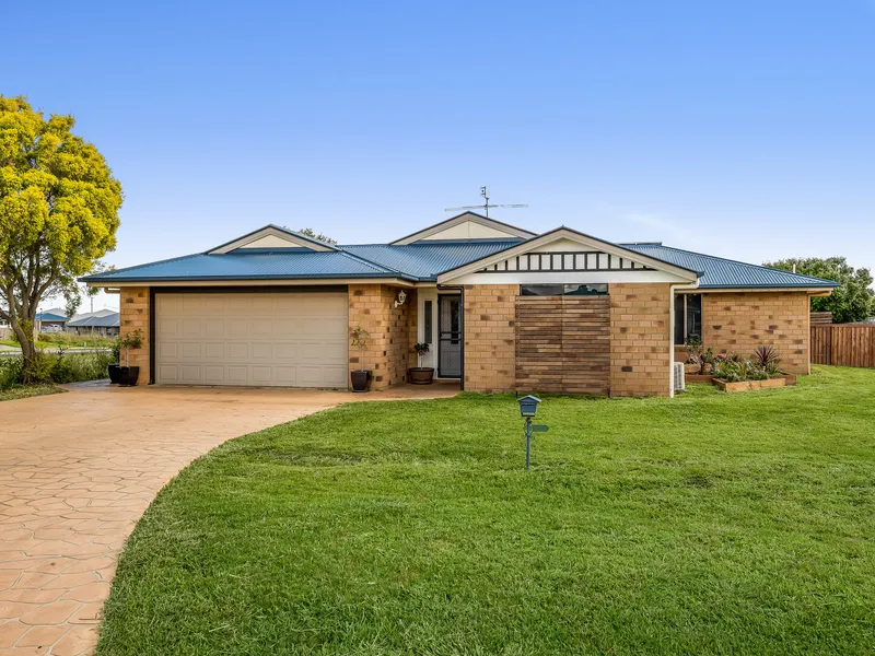 Family Home on 1723m2 + Massive Powered Shed