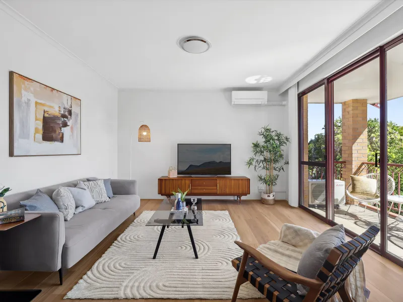 Oversized Apartment With Instant Lifestyle Appeal