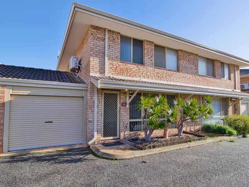 Charming townhouse in prime Rockingham location.