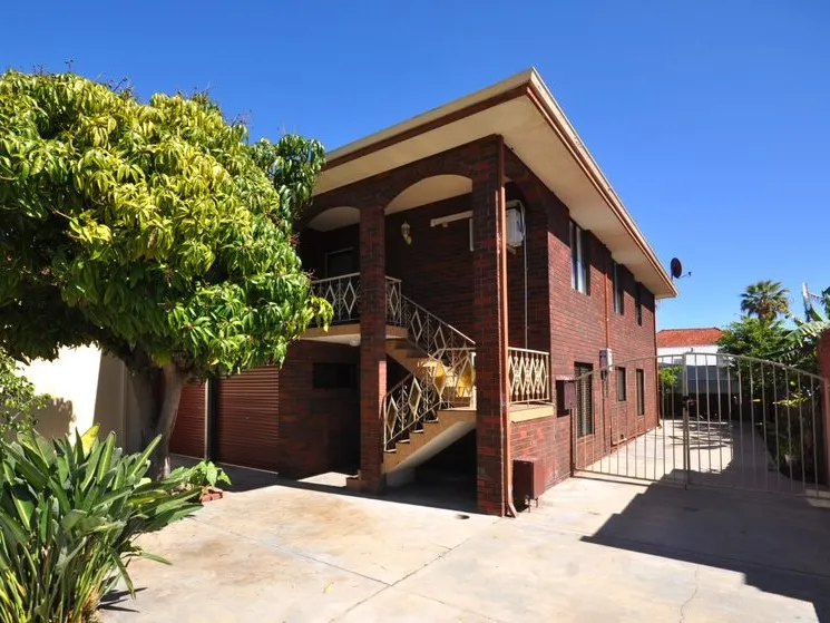 VIBRANT SUBURB WITH BUZZING HOT SPOTS