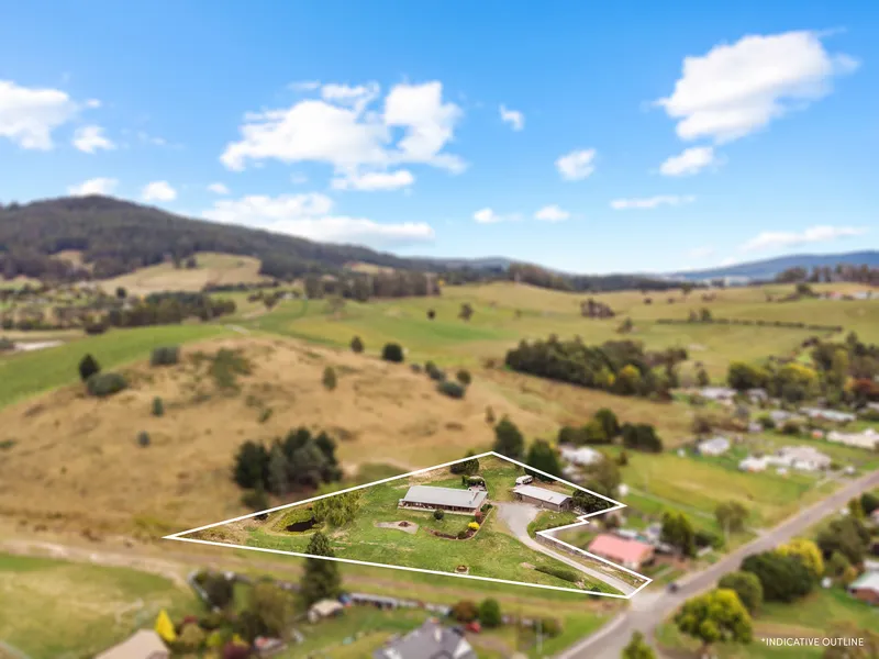 Picturesque semi-rural locale in quaint Lilydale.